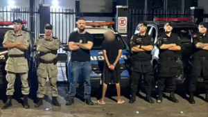 Equipes policiais durante recaptura de foragido por homicídio em Jaraguá.